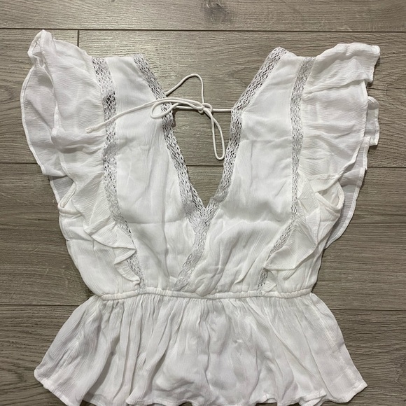 Abercrombie & Fitch, white flutter sleeve top - Picture 2 of 3